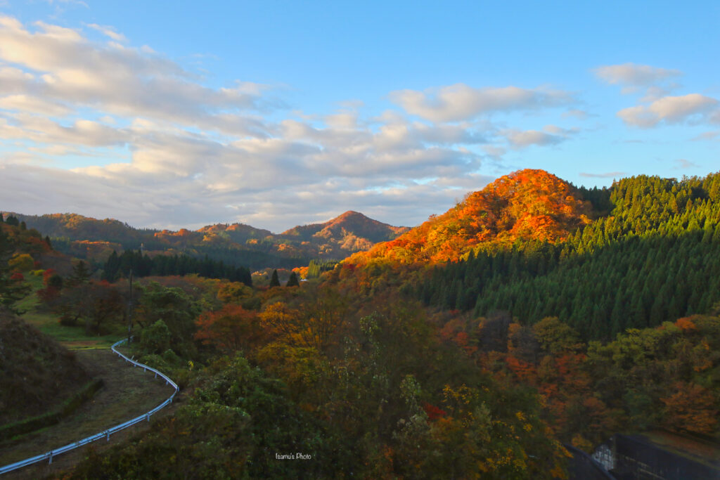 岩見ダム紅葉風景